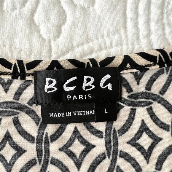 Vintage BCBG Paris Interlinking Circle Trellis Grid V-Neck Top Cream Black L - Picture 6 of 7